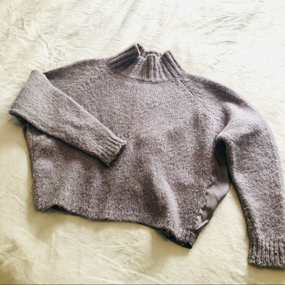 Beautiful Club Monaco pastel lavender sweater - Picture 3 of 9